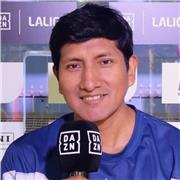 Profesor de electrónica en instituto y universidad dictando cursos de electricidad y electrónica